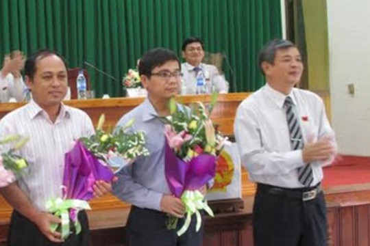 Quảng Ngãi hạ kỷ luật 'phó chủ tịch huyện tát nhân viên'
