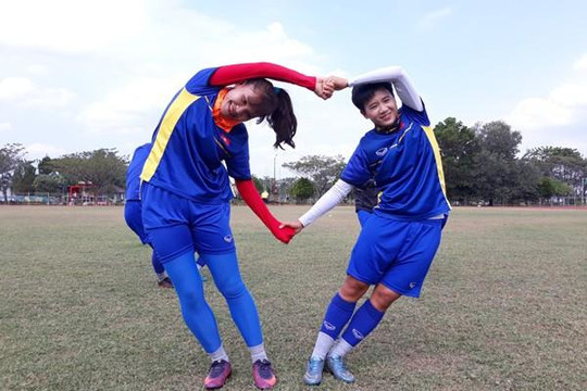 Tuyển nữ Việt Nam vui nhộn trên sân tập trước trận gặp Nhật Bản