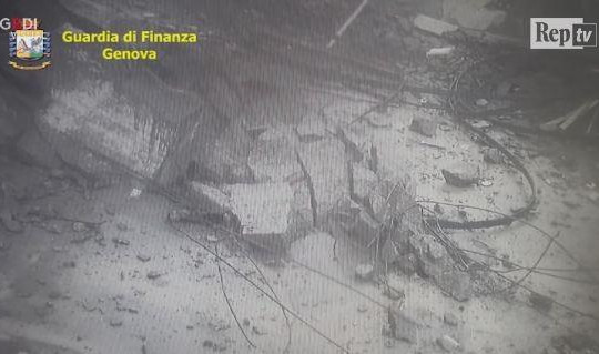 Video chưa từng công bố về khoảnh khắc sập cầu vùi chết 43 người ở Ý