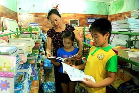Bộ GD-ĐT: Khẩn trương cung ứng đủ sách giáo khoa cho năm học mới 