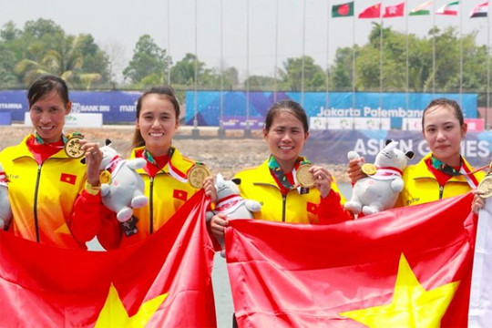 Đội Rowing nữ Việt Nam oà khóc khi đoạt HC Vàng đầu tiên ở ASIAD 2018