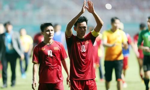 Hình ảnh cầu thủ Việt Nam buồn bã sau thất bại trước Hàn Quốc