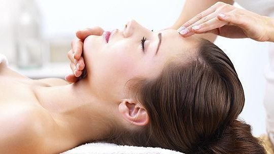 Làn da giảm nếp nhăn chỉ với 5 phút massage mỗi ngày