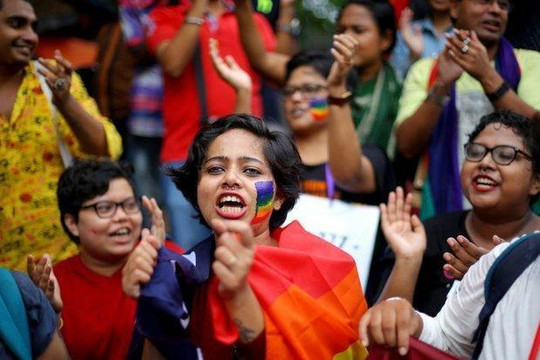 Nhiều ngôi sao nổi tiếng chúc mừng Ấn Độ bỏ lệnh cấm đồng tính luyến ái