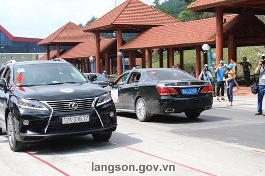 Khách Trung Quốc chính thức được tự lái xe vào Lạng Sơn du lịch