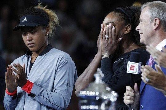 Người Mỹ la ó sau khi tay vợt Nhật đánh bại Serena Williams ở chung kết US Open