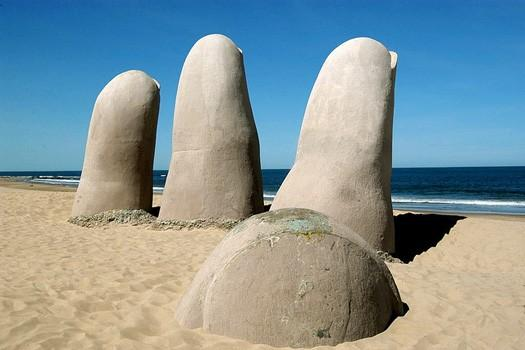 Những bờ biển sở hữu các bức tượng nổi tiếng thế giới
