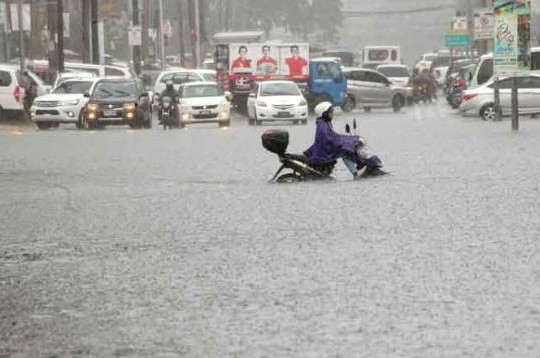 Philippines sơ tán người dân khi siêu bão Mangkhut gây lụt ở Manila