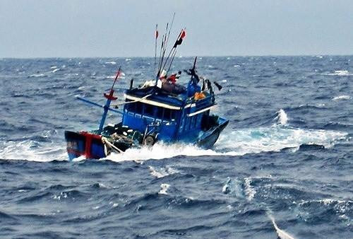 Cà Mau: Tìm kiếm 6 thuyền viên mất tích trên biển