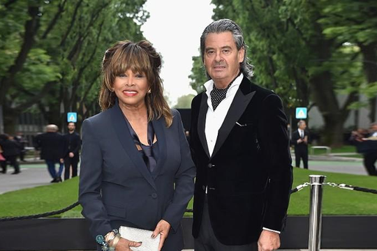 'Nữ hoàng nhạc Rock n roll' Tina Turner lần đầu tiết lộ về cuộc hôn nhân viên mãn ở tuổi 78 với người chồng trẻ