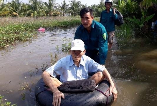 Cần Thơ: Người dân khốn khổ vì triều cường dữ dội