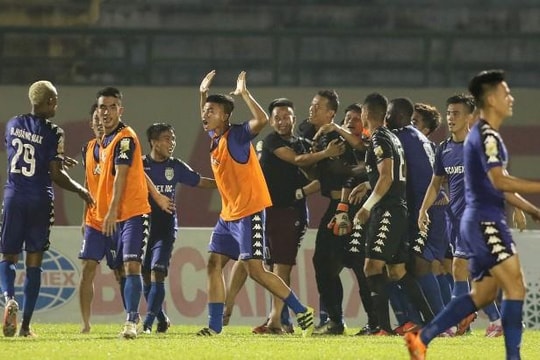 Cầm hoà nhà vô địch V.League, B.Bình Dương vào chung kết Cúp Quốc gia