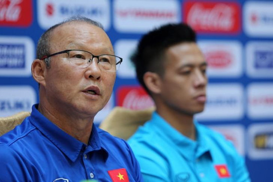 HLV Park Hang-seo thừa nhận áp lực trước AFF Cup và nỗi lo ở tuyển VN trên báo Hàn