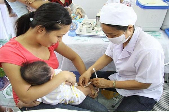 Bộ Y tế chi hơn 91 tỉ đồng tiêm bổ sung vắc xin sởi - rubella