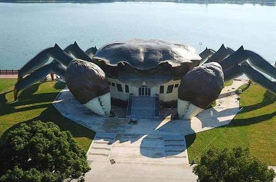 Bảo tàng hình con cua khổng lồ gây chú ý ở Trung Quốc
