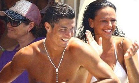 Bạn gái cũ bất ngờ lên tiếng bảo vệ Ronaldo trước nghi án hiếp dâm
