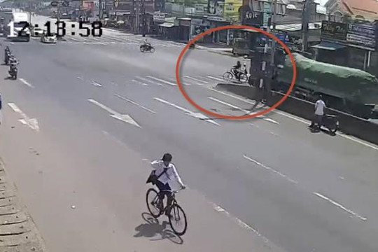 Clip xe ben chạy nhanh tông 2 học sinh văng xa gần chục mét ở Đồng Nai