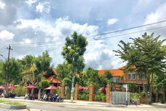 Quảng Ngãi: Lập đoàn kiểm tra quán cà phê trên công viên 'đất vàng'
