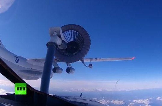 Cận cảnh màn tiếp nhiên liệu trên không của máy bay chiến đấu Nga