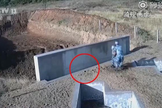 Ném lựu đạn trúng rào chắn, học viên Trung Quốc suýt mất mạng