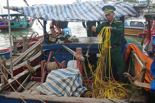Nghệ An: Bắt giữ 13 thuyền đánh cá dùng kích điện đánh bắt hải sản