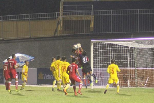 Chơi xuất thần, thủ môn tuyển U.19 Việt Nam giúp Đắk Lắk cầm chân U.21 Bình Dương
