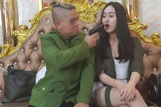 Thực hư ảnh Dương Minh Tuyền bầm mắt chĩa súng vào nữ tiếp viên karaoke