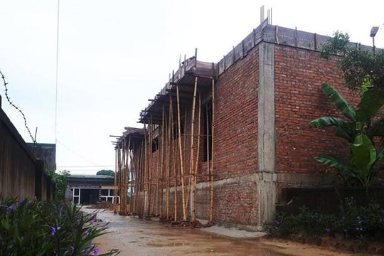 Bí thư xã ở Hà Tĩnh bị yêu cầu tháo dỡ nhà xây lấn đường