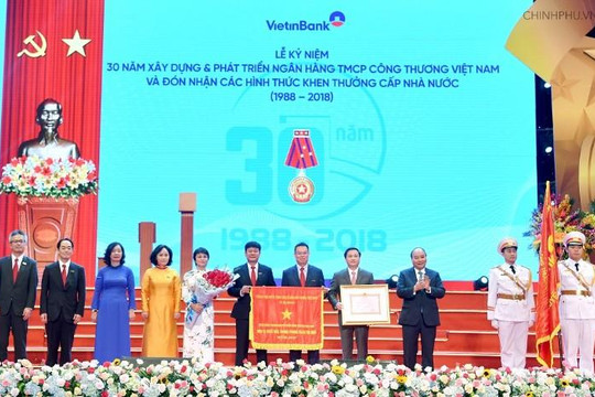VietinBank nhận Huân chương lao động Hạng Nhất lần thứ 2 và Cờ thi đua của Chính phủ