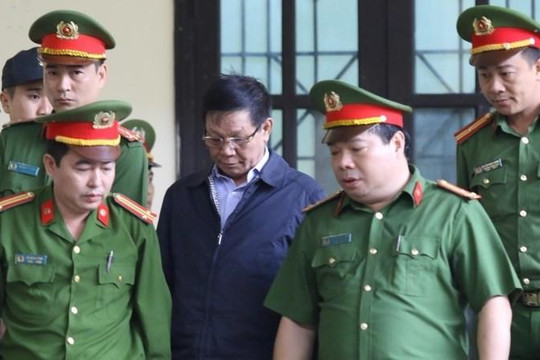 VIDEO: Toàn cảnh ngày đầu tiên xét xử cựu tướng Phan Văn Vĩnh, Nguyễn Thanh Hoá và đồng phạm