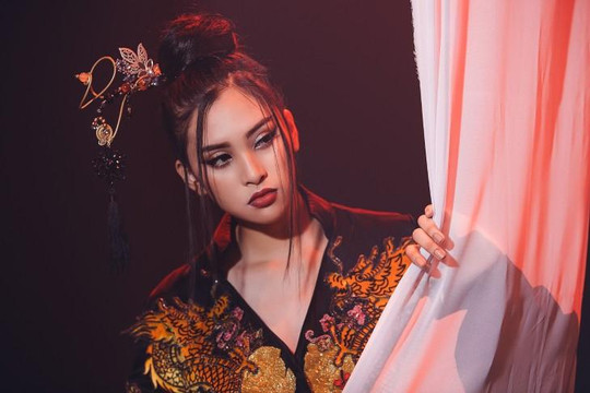 Hoa hậu Tiểu Vy hát 'Lạc trôi' của Sơn Tùng M-TP trong phần thi tài năng tại Miss World 2018
