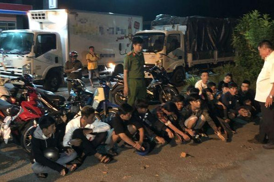 Cà Mau: Cảnh sát vây bắt 24 đối tượng cổ vũ, đua xe trái phép