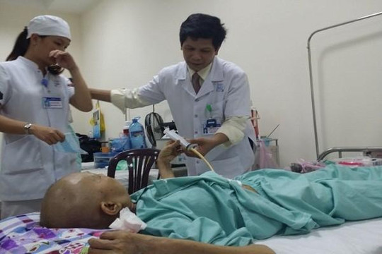 Giáo sư Pháp chỉ cách giúp Việt Nam xử lý  bệnh ung thư