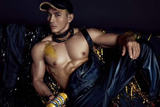 Giám đốc sáng tạo của Moschino thích thú trước hình ảnh của nam người mẫu Việt