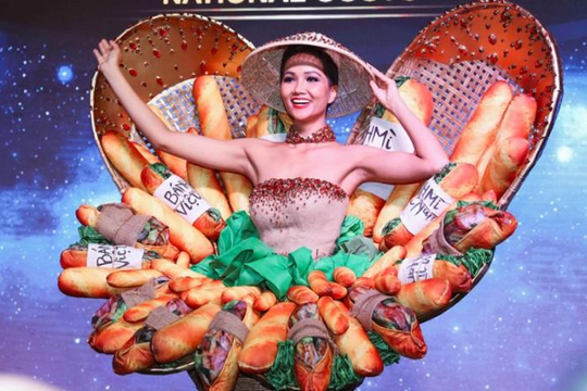 H'Hen Niê chọn trang phục truyền thống là 'Bánh mì' đến cuộc thi Miss Universe 2018