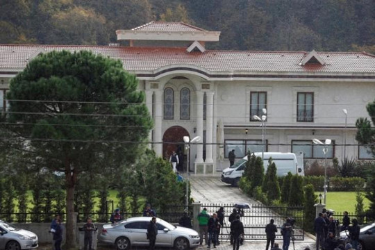 Thổ Nhĩ Kỳ lục soát một biệt thự ngoại ô để tìm thi thể nhà báo Khashoggi
