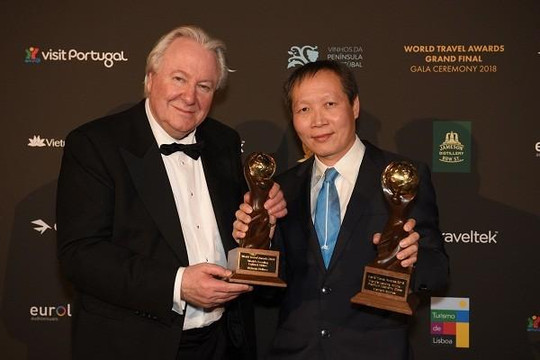 Vietnam Airlines đón nhận 2 giải thưởng uy tín tại World Travel Awards 2018