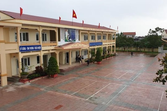 Quảng Bình: Hiệu trưởng chối việc tổ chức điều tra, bắt 23 học trò lớp 6 viết lời khai vụ tát bạn