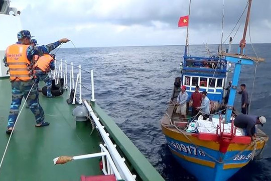 Cứu nạn tàu cá Đà Nẵng và 9 ngư dân gặp nạn trên biển
