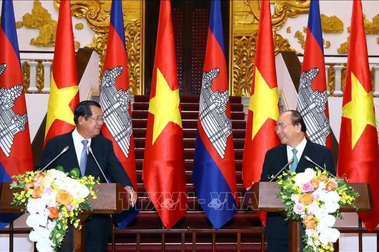 Thủ tướng hai nước Việt Nam-Campuchia hội đàm, nhiều văn kiện được ký kết