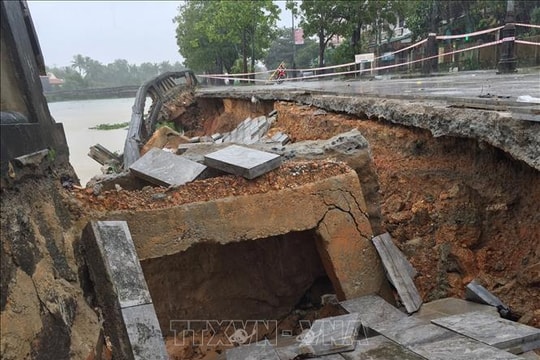Mưa lũ gây nhiều thiệt hại nặng tại các tỉnh thành miền Trung