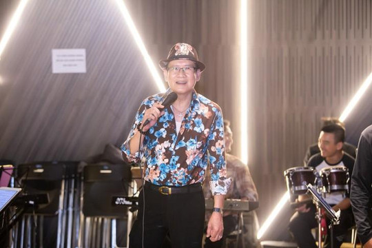 Tuấn Vũ tếu táo trêu chọc ban nhạc trước đêm liveshow đầu tiên tại Hà Nội