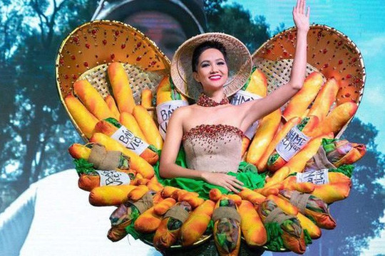 Váy bánh mì của H'Hen Niê được chọn là 1 trong 4 trang phục hấp dẫn tại MIss Universe 2018