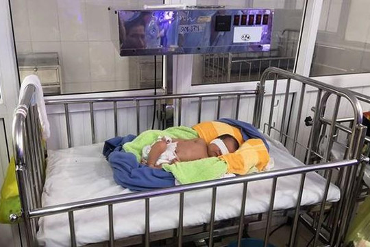 Nghệ An: Bé gái 3 ngày tuổi bị bỏ rơi trước cổng Làng trẻ SOS
