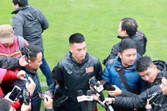 Huy Hùng: 'Chúng tôi rút kinh nghiệm và không để thủng lưới ở chung kết lượt về'