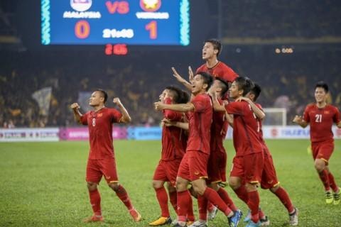 Lịch sử đang ủng hộ tuyển Việt Nam vô địch AFF Cup 2018