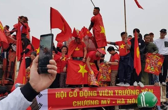Trước trận chung kết AFF Cup 2018: CĐV Việt Nam nhuộm đỏ sân Mỹ Đình