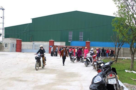 Hà Tĩnh: 300 công nhân đình công vì công ty chậm trả lương