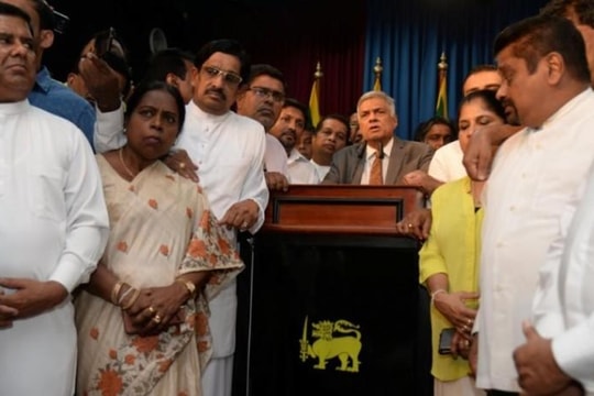 Thủ tướng Sri Lanka bị cách chức đòi lại quyền lực 