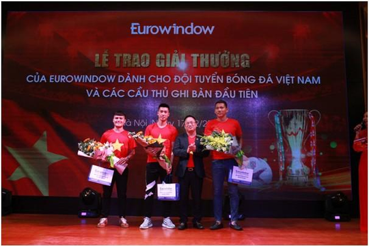 Eurowindow thưởng ‘nóng’ 3,2 tỉ đồng cho cầu thủ, đội tuyển bóng đá Việt Nam